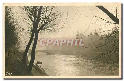 Cartes postales Paris Artistique La Seine et la Conciergerie Vue prise du quai du Louvre