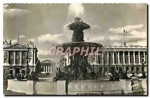 Cartes postales Paris et ses Merveilles Fontaine de la Place de la Concorde a gauche l'hotel Grillon au fond l'E