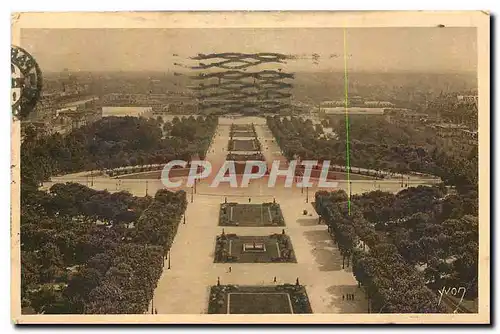 Ansichtskarte AK Paris en Flanant vue generale du Champ de Mars dans le fond l'ecole Militaire