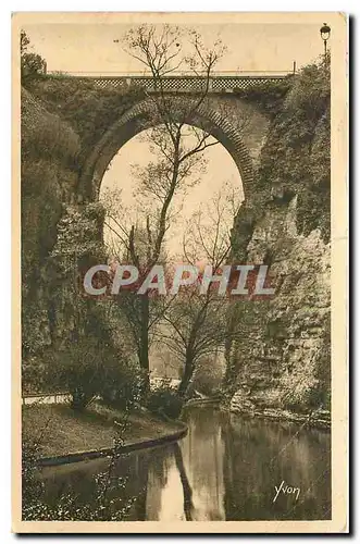 Cartes postales Paris en flanant Parc des Buttes Chaumont Pont de Briques