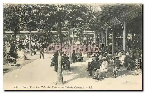 Cartes postales Vichy Un Coin du Parc et la Galerie Couverte