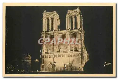 Cartes postales Paris en flanant Notre Dame illuminee La Facade