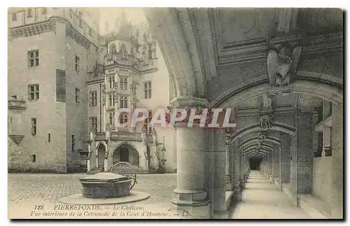 Ansichtskarte AK Pierrefonds le Chateau vue interieure de la Colonnade de la Cour d'Honneur