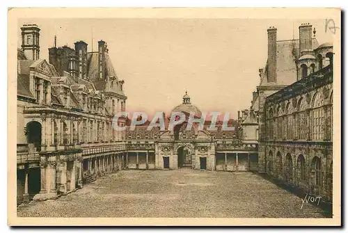 Ansichtskarte AK La Douce France Palais de Fontainebleau S et M Cour Ovale ou du Donjon