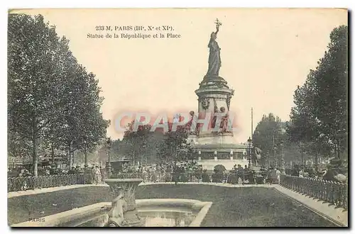 Cartes postales Paris Statue de la Republique et la Place