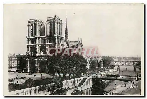 Cartes postales Paris en Flanant Notre Dame de Paris vue generale