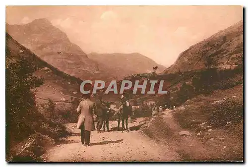 Cartes postales Les Hautes Pyrenees Ascension au Cirque de Gavarnie Ane Mule