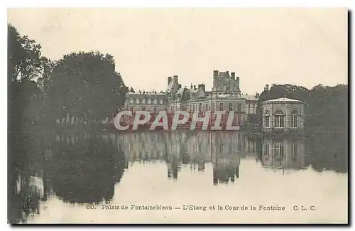 Ansichtskarte AK Palais de Fontainebleau l'Etang et la Cour e la Fontaine