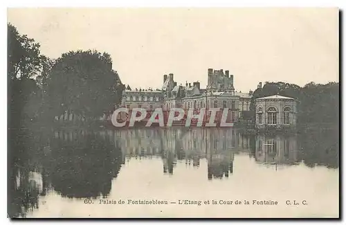 Cartes postales Palais de Fontainebleau l'Etang et la Cour e la Fontaine