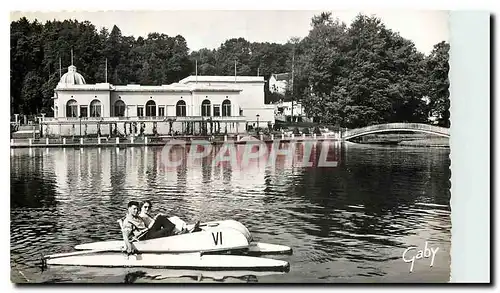 Cartes postales Bagnoles de l'Orne Orne le Casino du Lac Pedalo