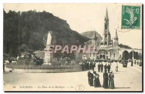 Cartes postales Lourdes La Place de la Basilique