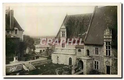 Ansichtskarte AK Laval Mayenne Cour Interieure du Chateau et vue sur le Vaiduc