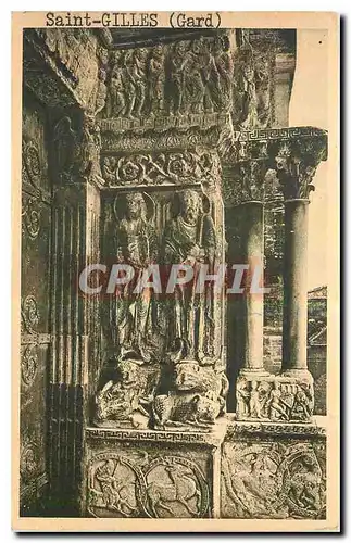 Cartes postales Saint Gilles du Gard Gard Statue et Colonnes geminees cote gauche du portail central Basilique A