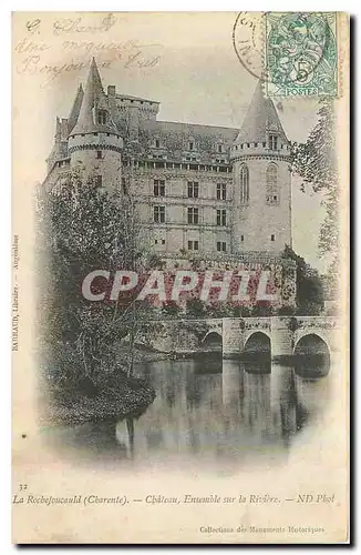 Cartes postales La Rochefoucauld Charente Chateau Ensemble sur la Riviere