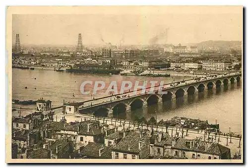 Ansichtskarte AK Bordeaux Gironde vue generale et le Pont de Pierre