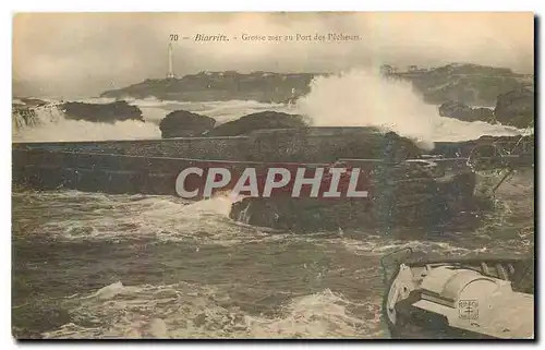 Cartes postales Biarritz Grosse mer au Port des Pecheurs Bateau Phare