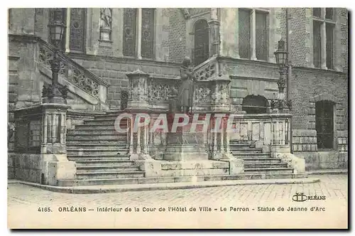 Cartes postales Orleans Interieur de la Cour de l'Hotel de Ville le Perron Statue de Jeanne d'Arc