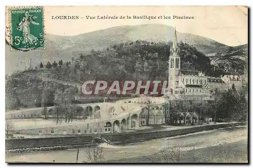 Ansichtskarte AK Lourdes vue laterale de la Basilique et les Piscines