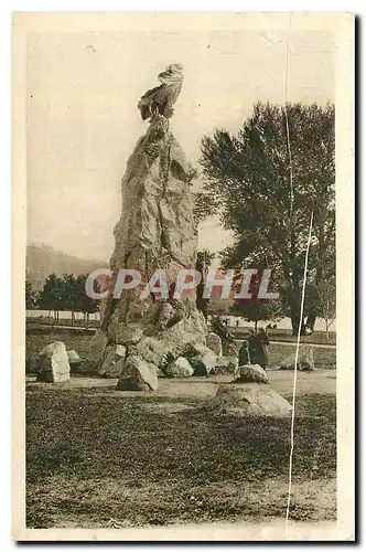 Cartes postales Vichy nouveau parc monument eleve a la memoire de l'Aviateur Gilbert
