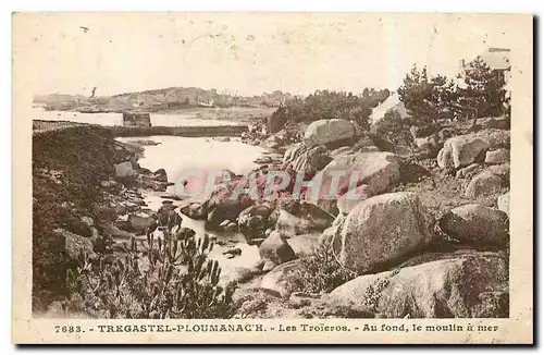 Cartes postales Tregastel Ploumanach Les Troieros au fond le moulin a mer