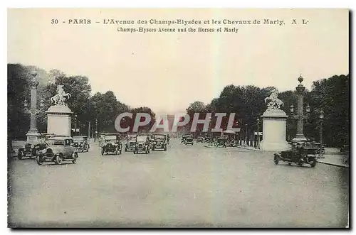 Cartes postales Paris L'Avenue des Champs Elysees et les Chevaux de Marly