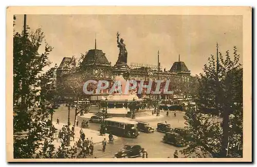 Cartes postales Paris en Flanant Place de la Republique