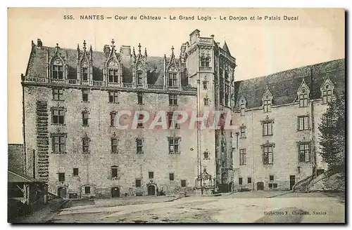 Ansichtskarte AK Nantes Cour du Chateau le Grand Logis le donjon et le Palais Ducal