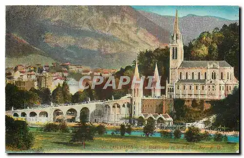 Cartes postales Lourdes La Basilique et le Pic du Jer