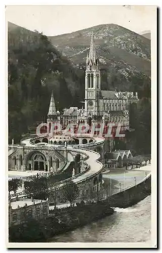 Cartes postales Lourdes La Basilique et le Gave