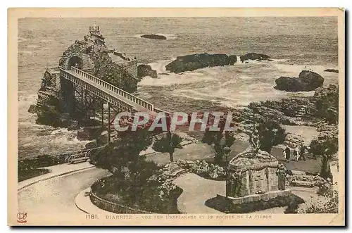 Ansichtskarte AK Biarritz Vue sur l'Esplanade et le Rocher de la Vierge