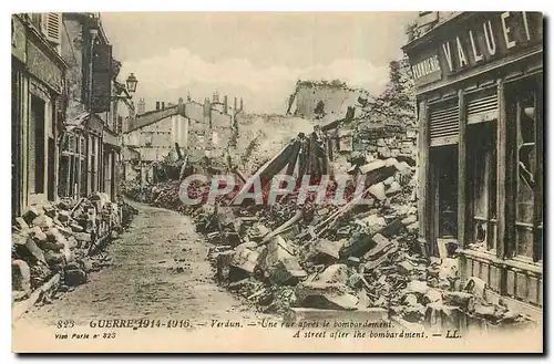 Cartes postales Guerre 1914-1916 Verdun Une rue apres le bombardement