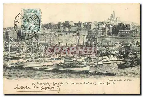 Ansichtskarte AK Marseille Un coin du Vieux Port et N D de la Garde Bateaux