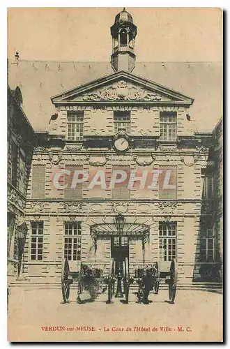 Ansichtskarte AK Verdun sur Meuse La Cour de l'Hotel de Ville