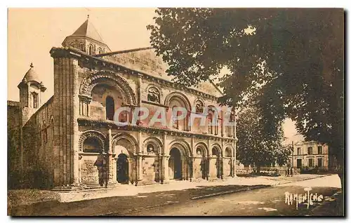 Cartes postales l'Aunis et Saintonge Magnifique facade de l'Eglise romane de Surgeres
