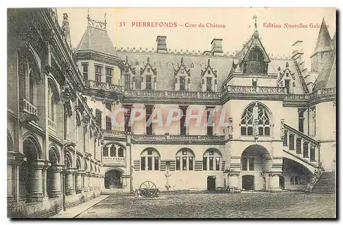 Cartes postales Pierrefonds Cour du Chateau