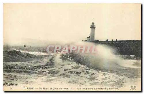 Cartes postales Dieppe La Jetee un jour de tempete Phare