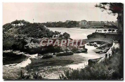 Ansichtskarte AK Biarritz Le Basta dans le fond le Phare