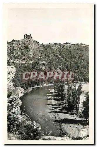 Cartes postales La Vallee pittoresque de la Sioule la bas en haut de la Crete la ruine orgueilleuse de Chateau R