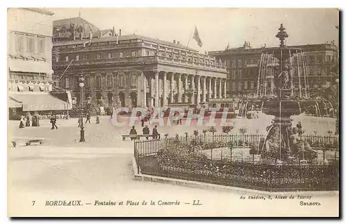 Ansichtskarte AK Bordeaux Fontaine et Place de la Concorde