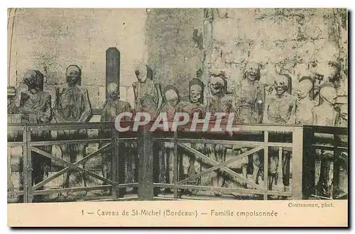 Cartes postales Caveau de St Michel Bordeaux Famille emposonnee
