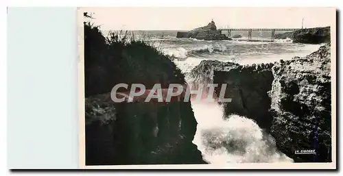 Cartes postales Biarritz Au rocher de la Vierge le trou du diable