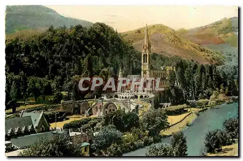 Cartes postales Lourdes La Basilique et le Gave