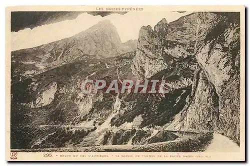 Ansichtskarte AK Les Basses Pyrenees Route du col La Sortie du Tunnel de la Roche