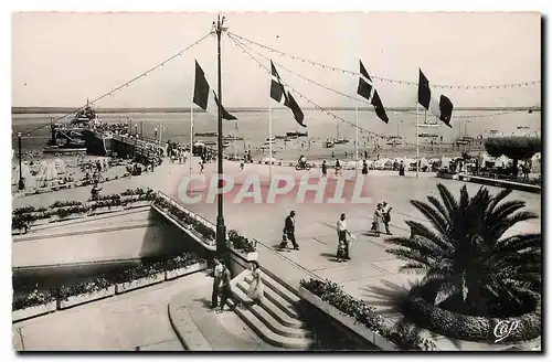 Ansichtskarte AK Arcachon Cote d'Argent La Place Thiers et le Souterrain