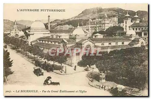 Cartes postales La Bourboule Vue du grand Etablissement et l'Eglise