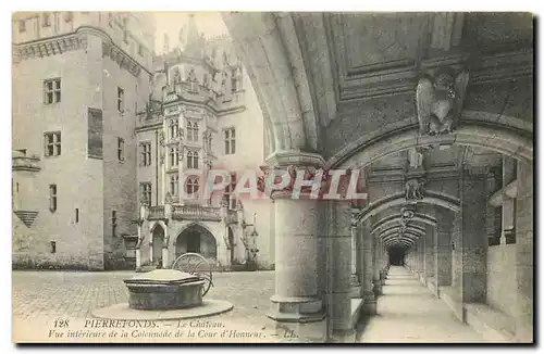 Cartes postales Pierrefonds Le Chateau Vue interieure de la Colonnade de la Cour d'Honneur