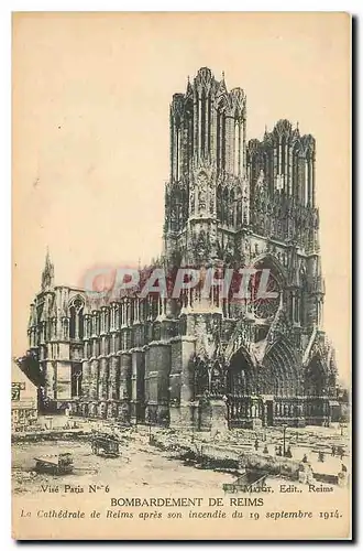 Ansichtskarte AK Bombardement de Reims La Cathedrale de Reims apres son indendie