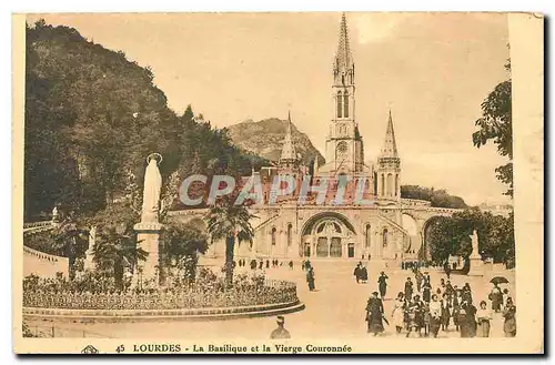 Cartes postales Lourdes La Basilique et la Vierge Couronnee