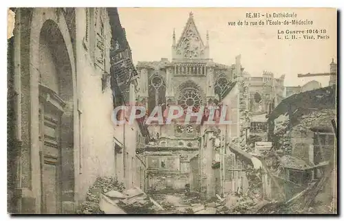 Cartes postales Reims La Cathedrale vue de la rue de l'Ecole de Medicine La Guerre 1914 1918