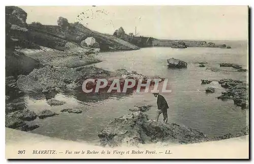 Ansichtskarte AK Biarritz Vue sur le Rocher de la Vierge et Rocher Perce